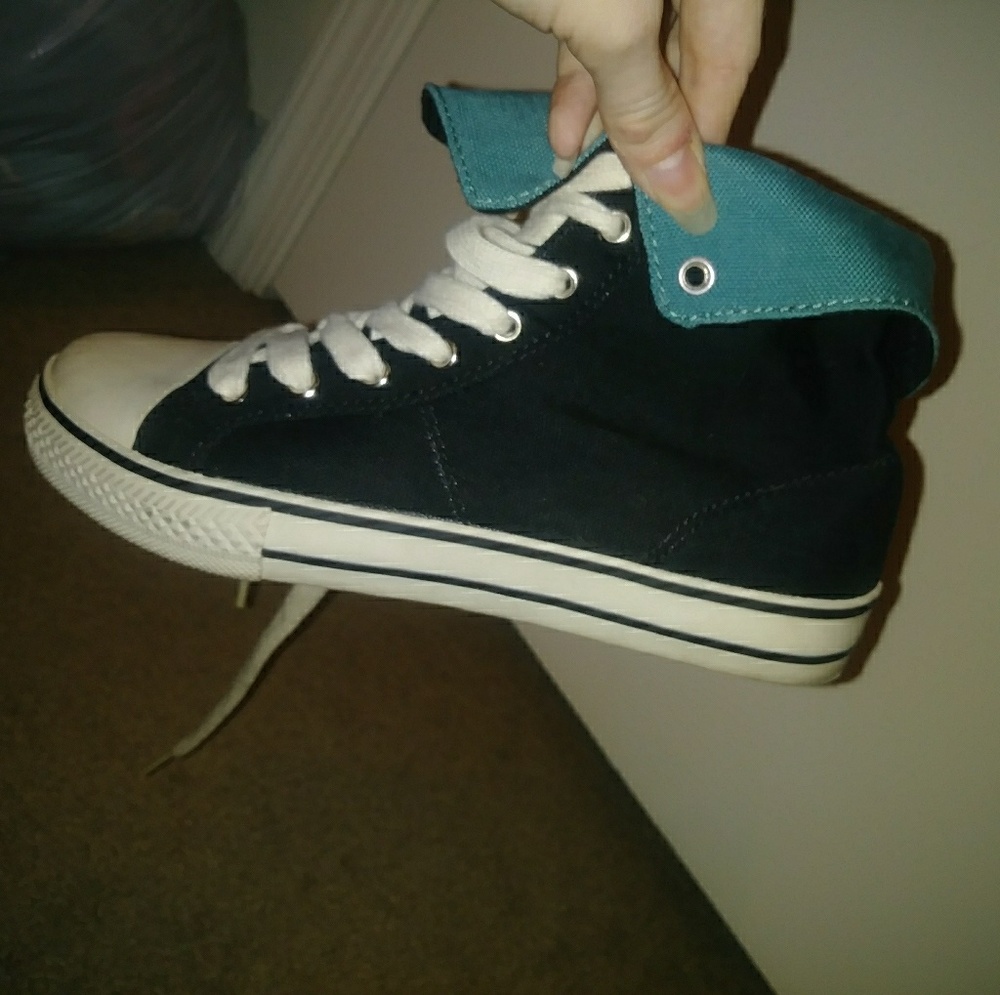 Converse like sneakers